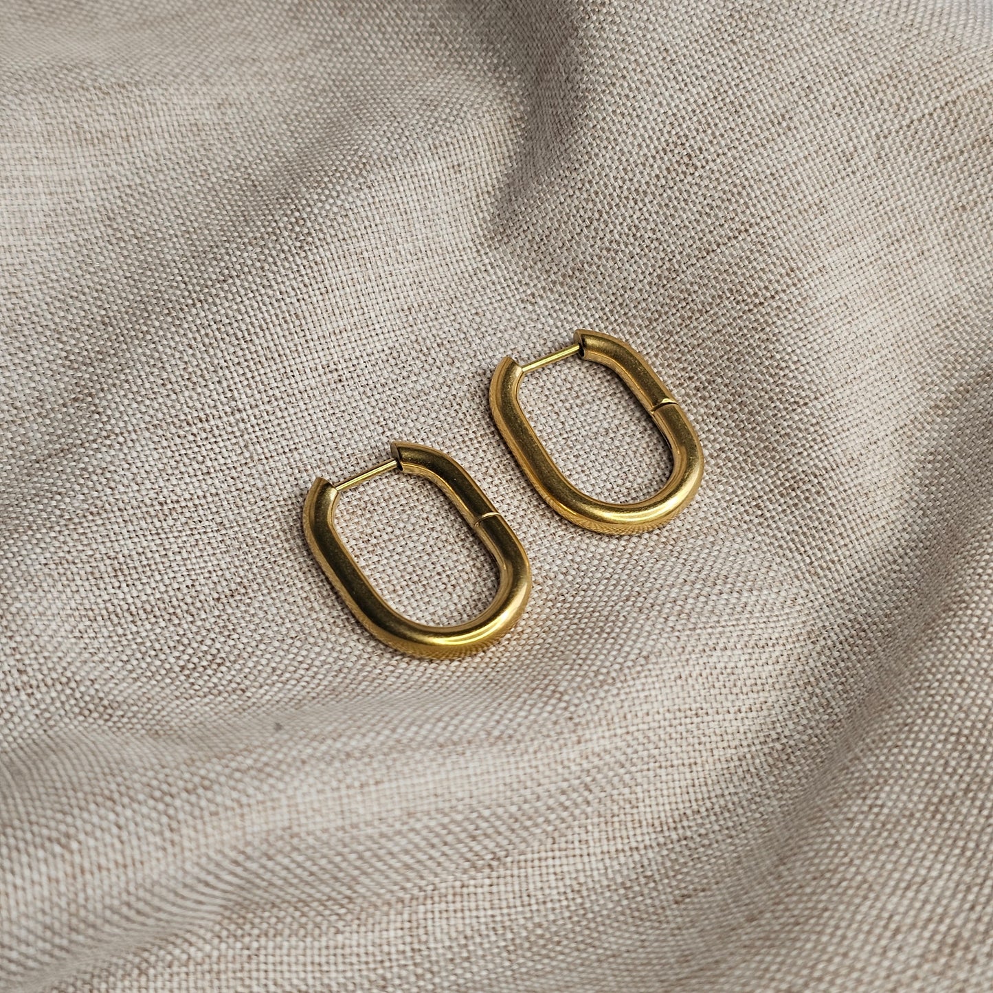 The Oval Glow Earrings