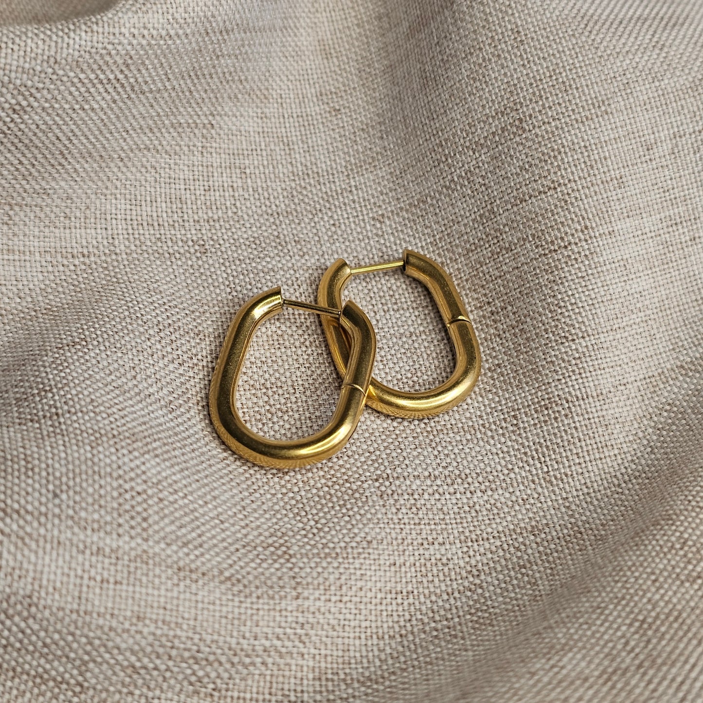 The Oval Glow Earrings